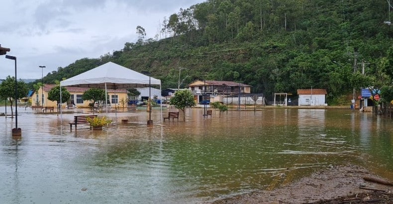 Estado multa empresa em quase R$ 300 milhões por falta de limpeza em lagoa que transbordou em Capitólio