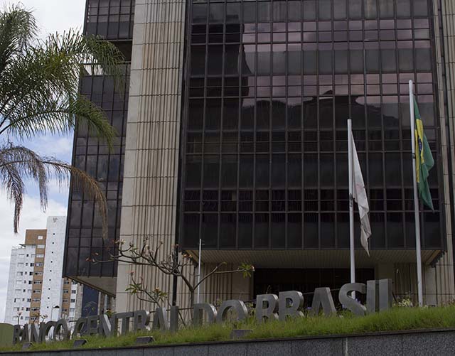 Analistas revisam para cima as projeções para a inflação