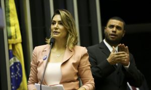 Michelle Bolsonaro discursa no Plenário