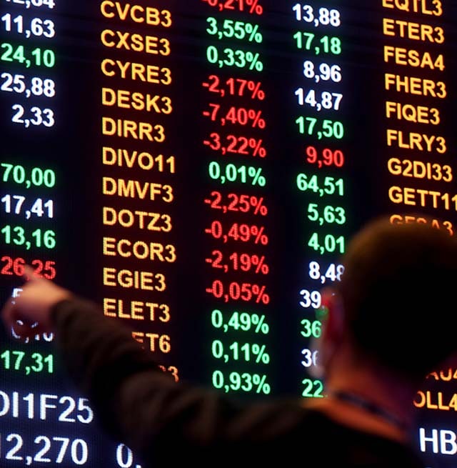 Ibovespa fecha em queda com exterior ainda volátil e receio sobre fiscal