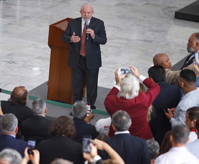 Lula cria grupo para discutir mudanças no salário mínimo