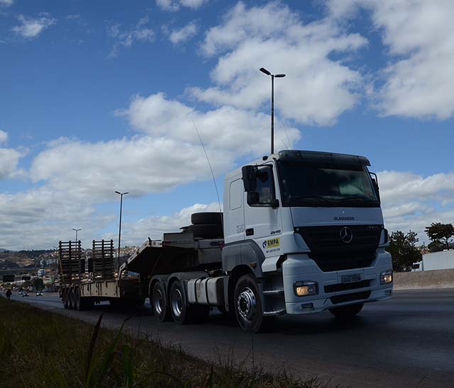 Chuva onera transporte de cargas em MG