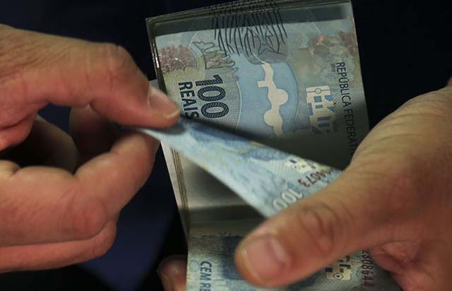 Retirada da poupança foi recorde no ano passado