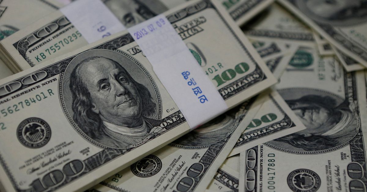 Dólar à vista fecha em alta apesar do fim da desoneração dos combustíveis