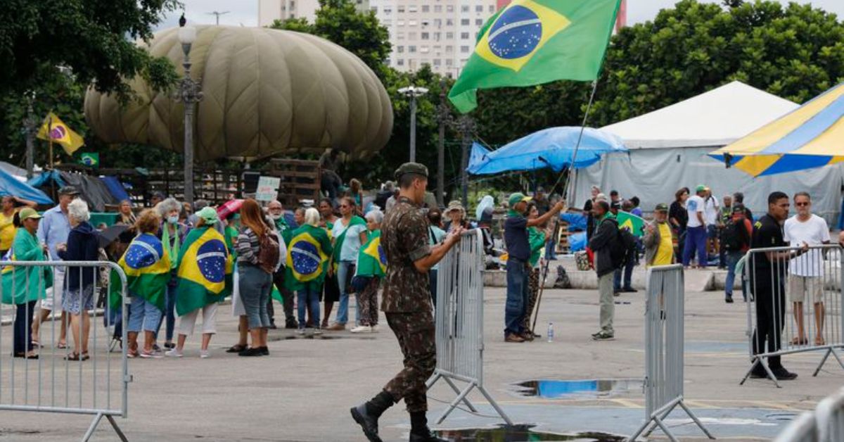 Participação de servidor público em atos golpistas pode render de multa a demissão