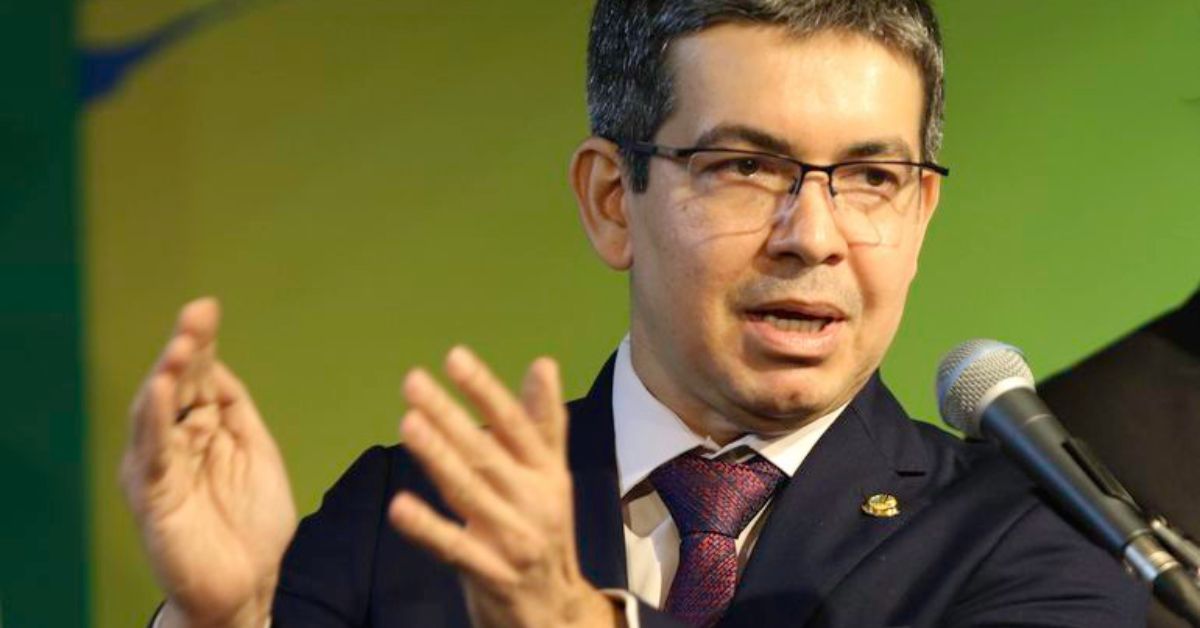 Randolfe diz que não há orientação do governo para trocar comando do BC