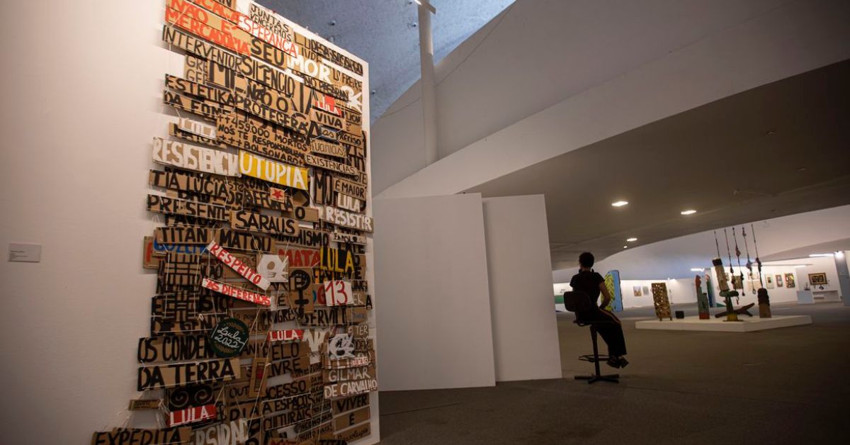 Um mês após atos golpistas, exposição em Brasília celebra a democracia
