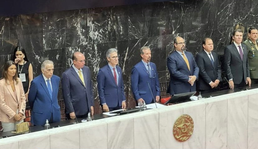 Zema reforça autonomia e diálogo entre Poderes em posse de deputados na ALMG