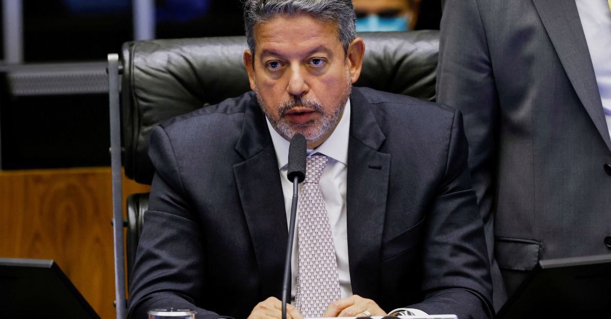 Lira é reeleito presidente da Câmara com recorde de 464 votos