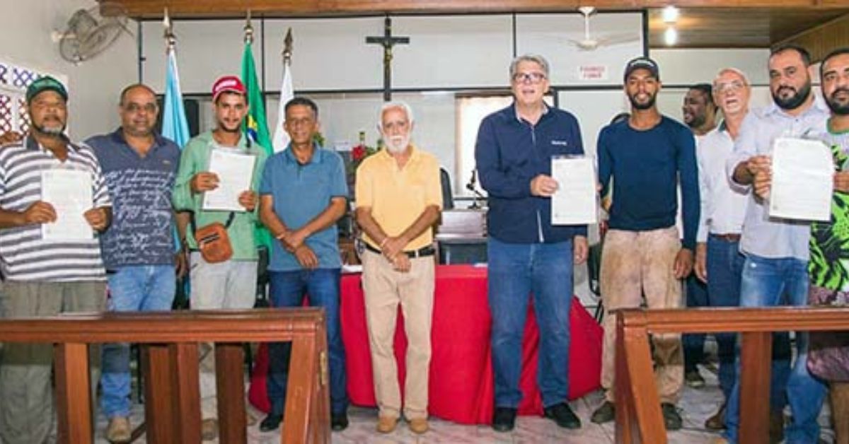 Mais 374 títulos de terra são entregues no Estado