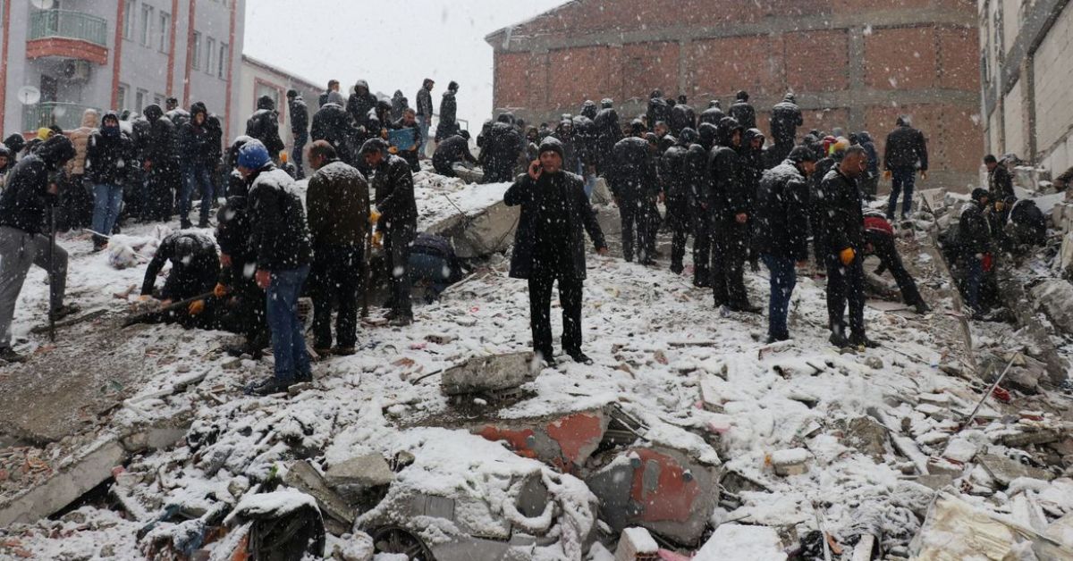 Novo terremoto na Turquia mata uma pessoa e destrói mais prédios