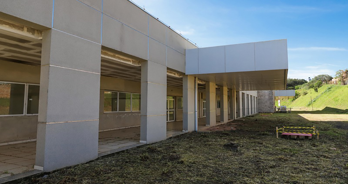 Zema assina ordem de início das obras do Hospital Regional de Divinópolis