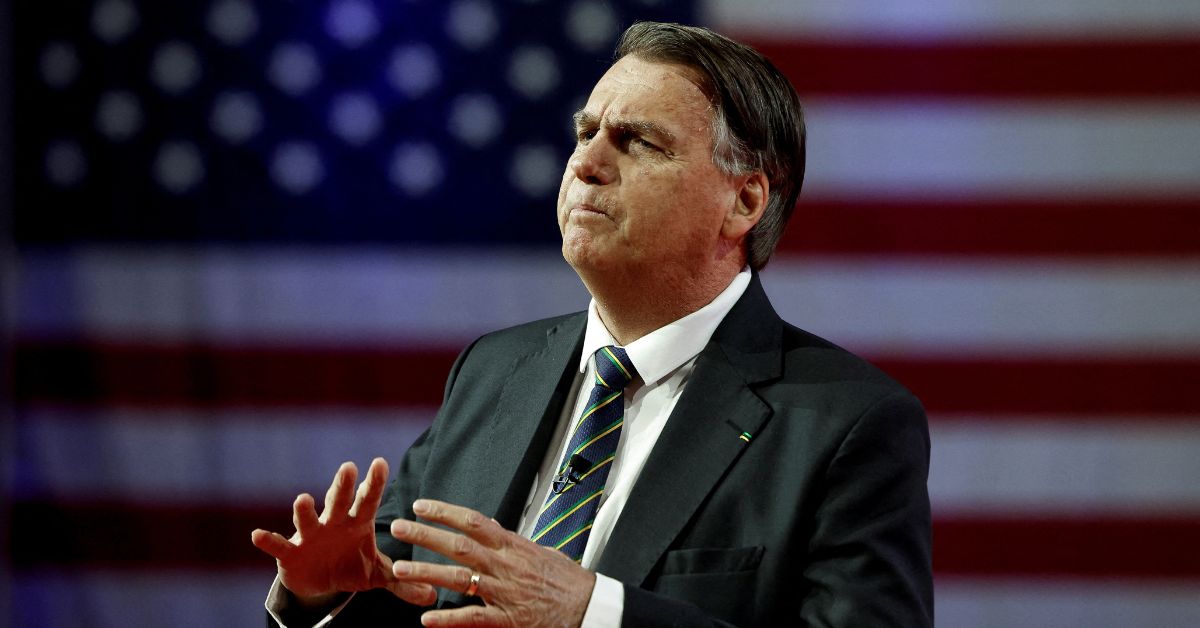 Bolsonaro diz que volta ao Brasil está programada para 29 de março