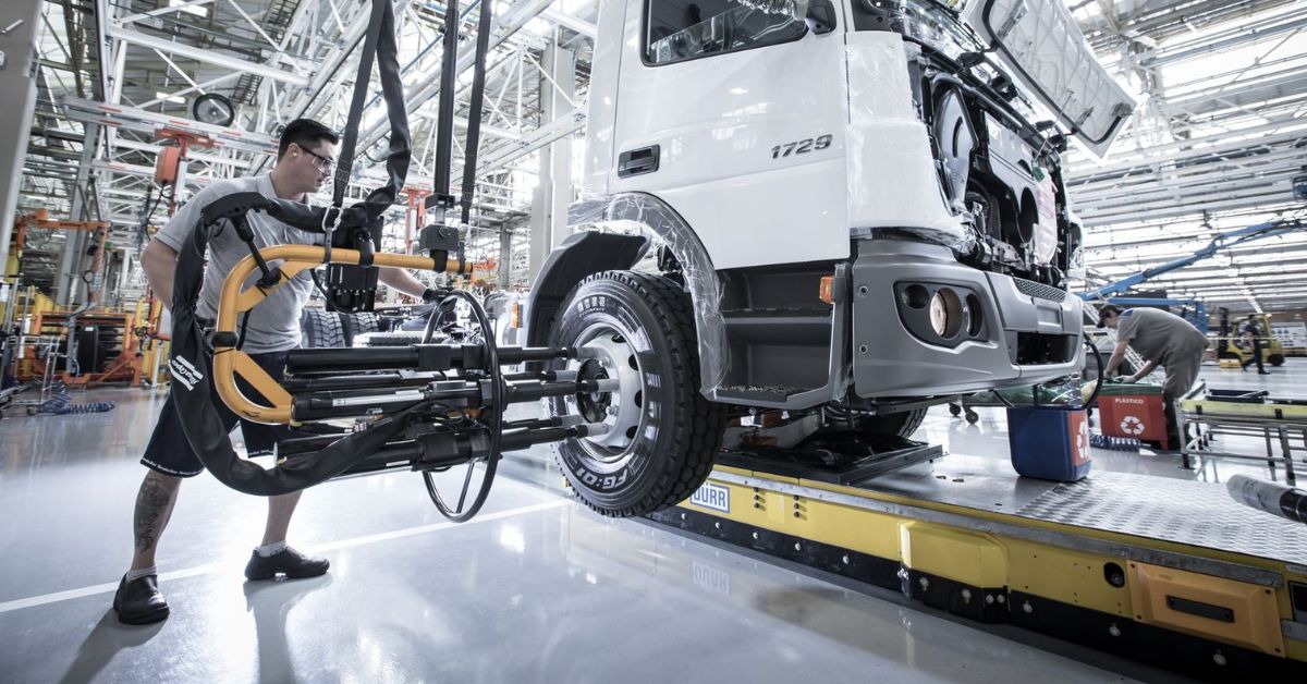 Mercedes-Benz anuncia férias coletivas a funcionários na Zona da Mata
