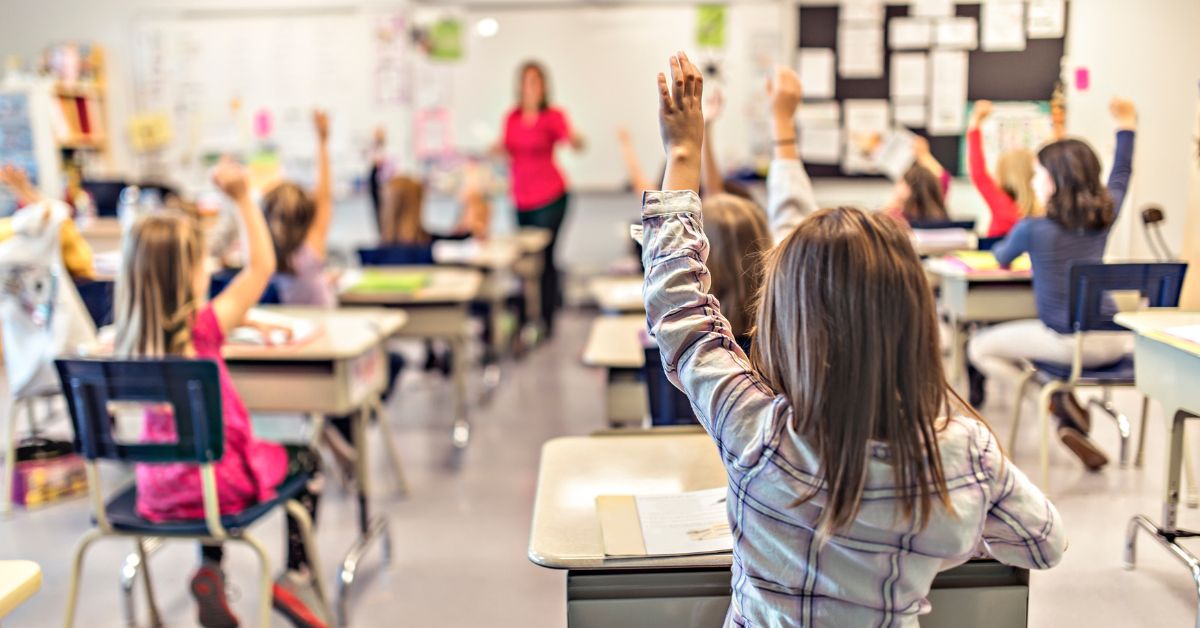 Inflação acelera para 0,84% em fevereiro com reajustes de educação