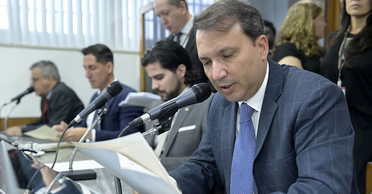 Reforma administrativa avança na CCJ