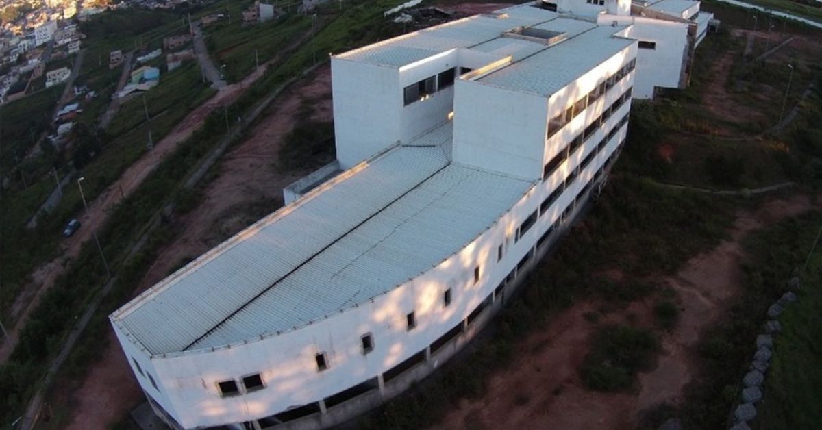Obras dos Hospitais Regionais de Sete Lagoas e Conselheiro Lafaiete devem ser concluídas em 2026