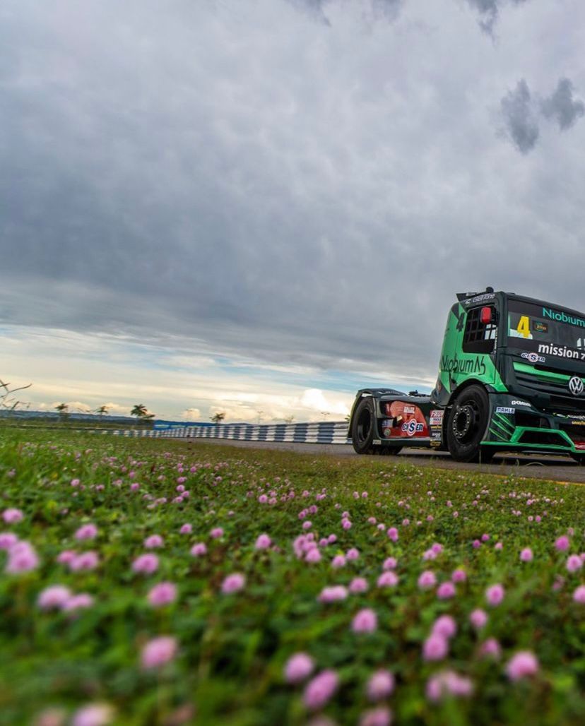 Com ajuda mineira, Felippe Giaffone entra para a história da Copa Truck