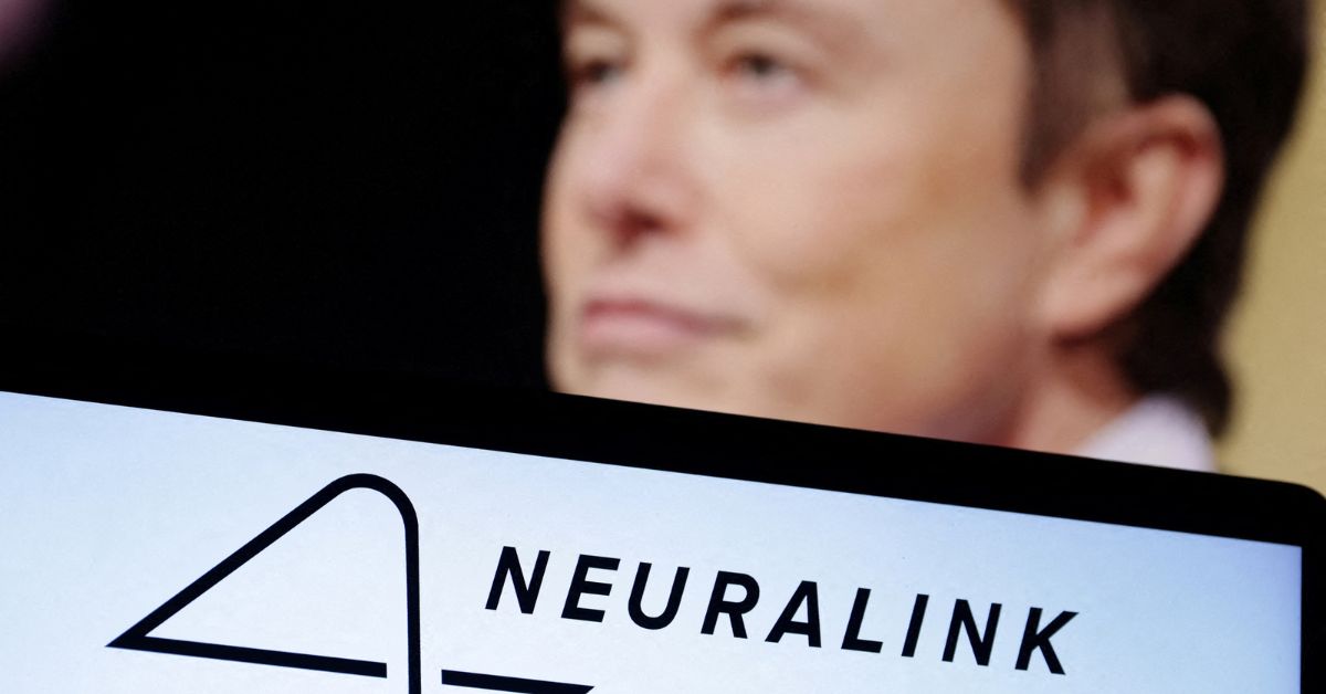 Empresa de implantes cerebrais de Elon Musk busca parceiros para iniciar testes em humanos