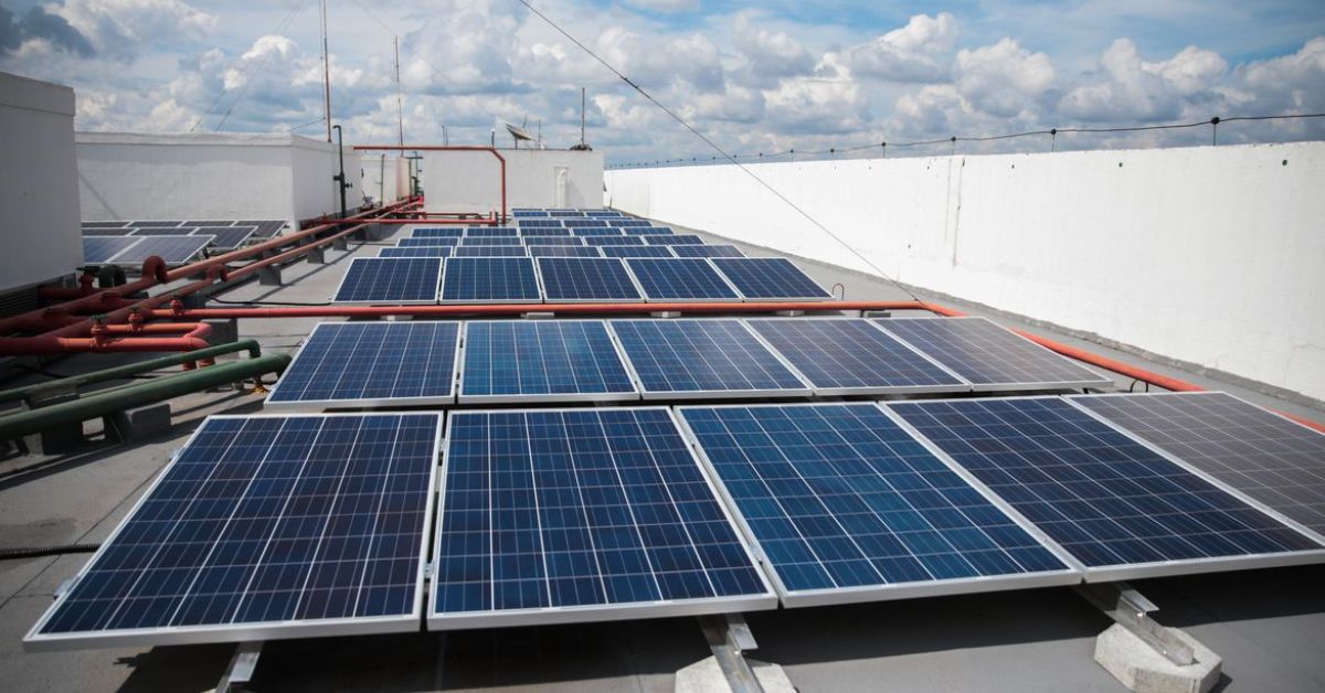 Governo zera impostos federais para painéis solares até 2026