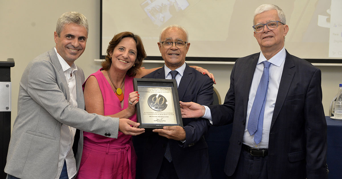 DIÁRIO DO COMÉRCIO é homenageado
