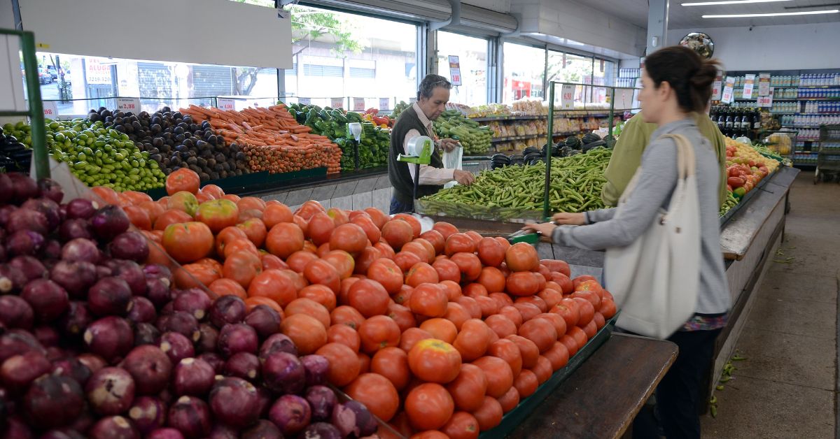 Cesta básica cai 3,97% em BH após 5 meses seguidos de alta