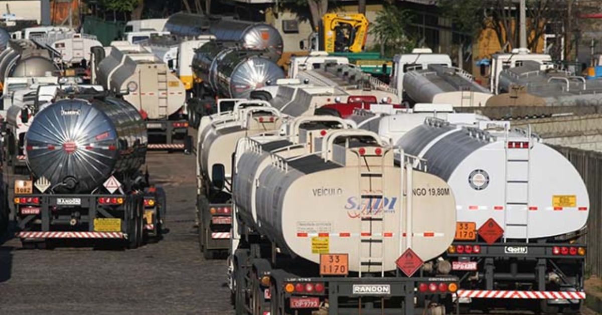 Greve dos caminhoneiros: setor ameaça paralisar transporte de cargas por causa de frete