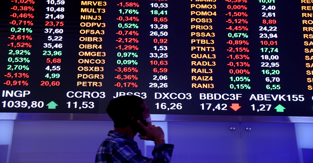 Ibovespa fecha em alta com bancos compensando queda de Vale e Petrobras