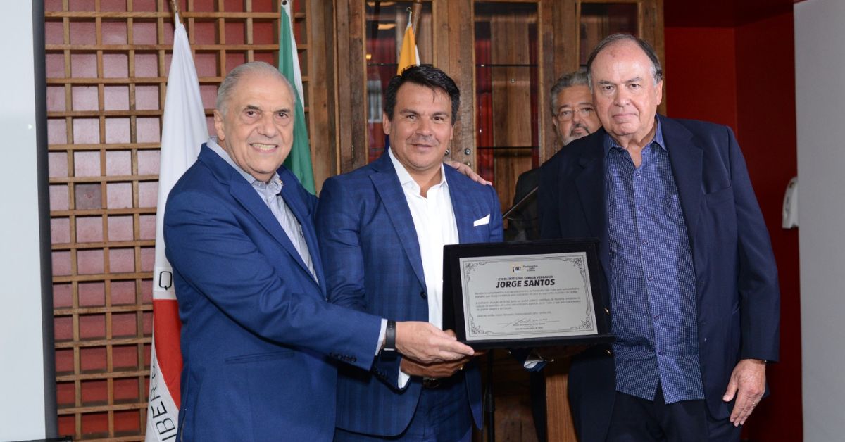 Clubes homenageiam Jorge Santos