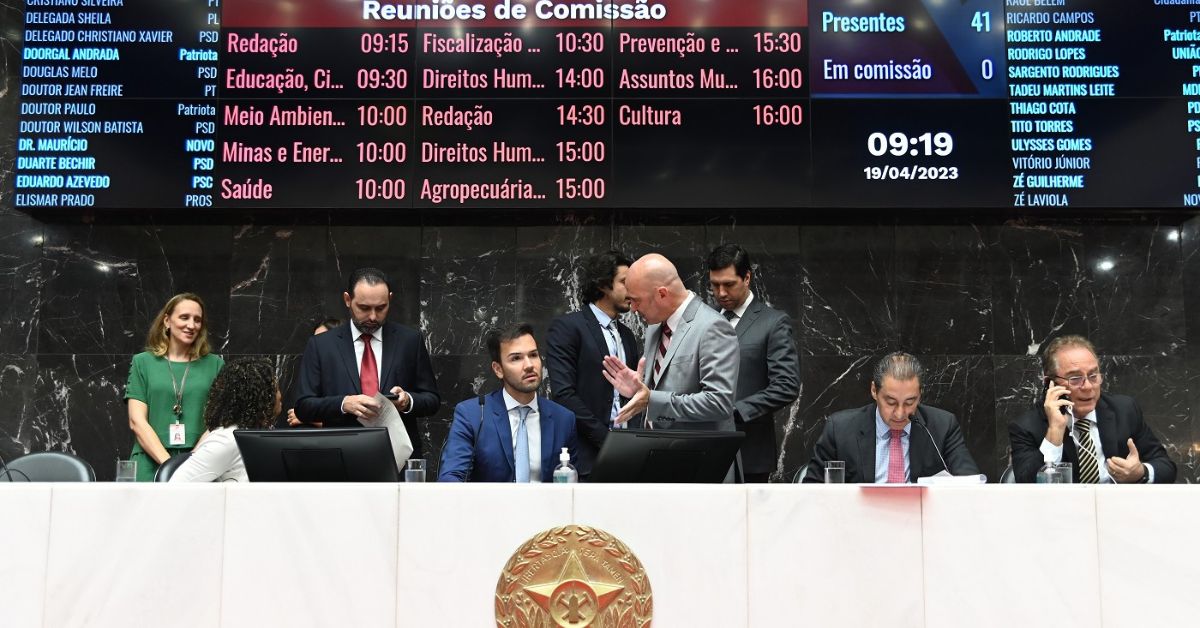 ALMG aprova reforma administrativa e reajuste a governador e secretários