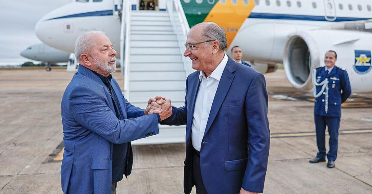 Lula embarca para China e Alckmin assume Presidência
