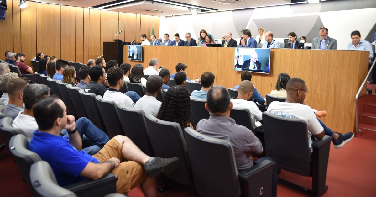 Fim das operações do Aeroporto Carlos Prates é discutido na Assembleia