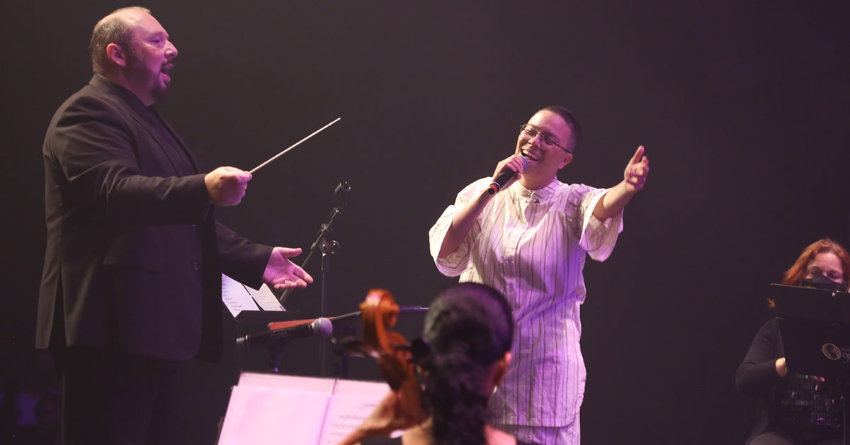 Maria Gadú faz show com a Opus