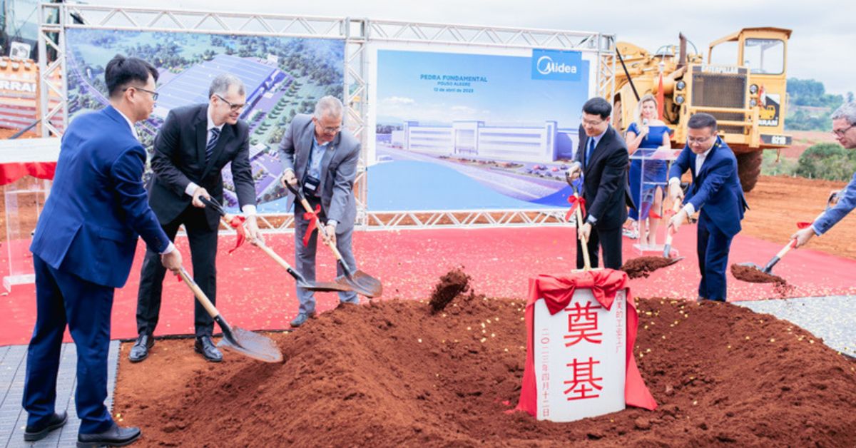 Com solenidade, chinesa Midea inicia obras de fábrica em Pouso Alegre