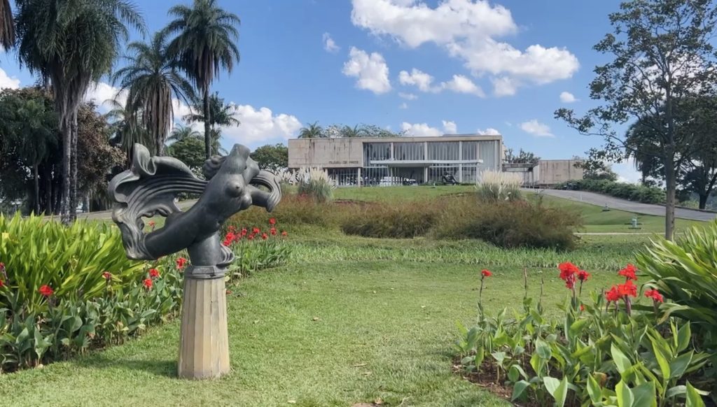 Uma das entradas do Museu de Arte da Pampulha