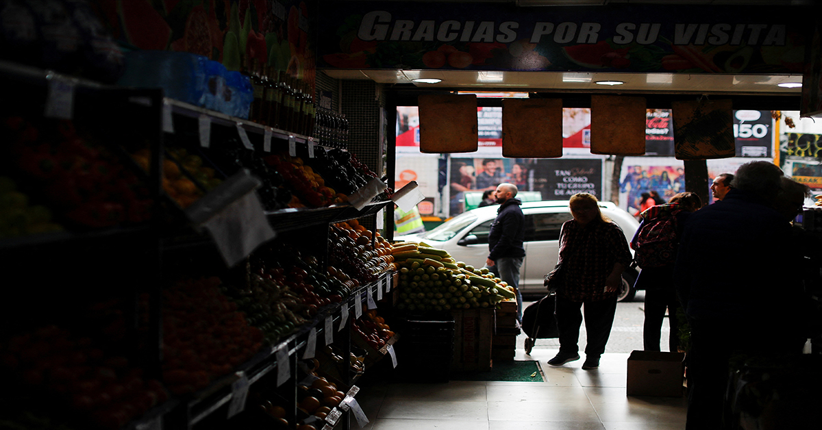 Inflação na Argentina bate novo recorde e vai a 109% ao ano, maior valor em quase 32 anos