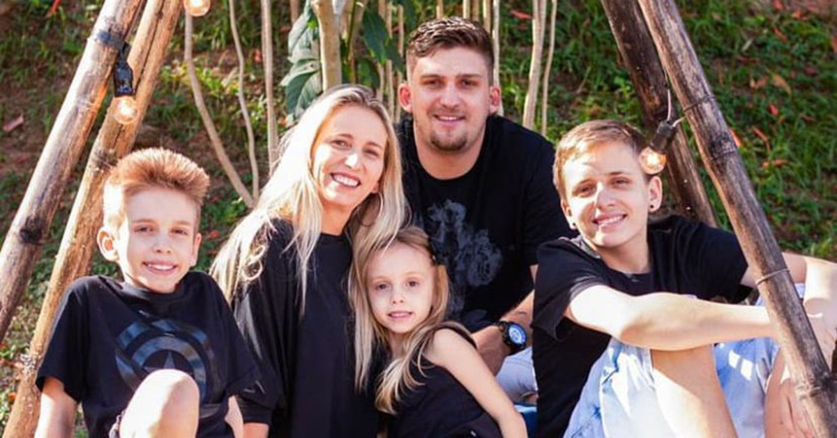Mãe abre brechó e volta ao mercado de trabalho