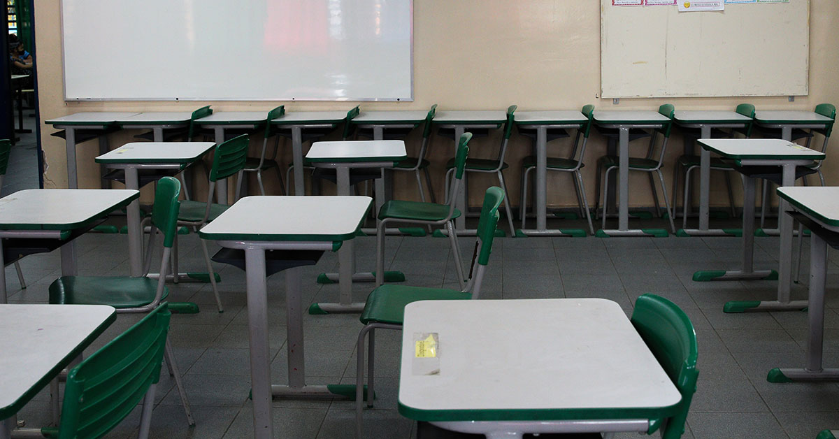 Ações de educação recuam com receio sobre efeito de novas regras para EaD em margens