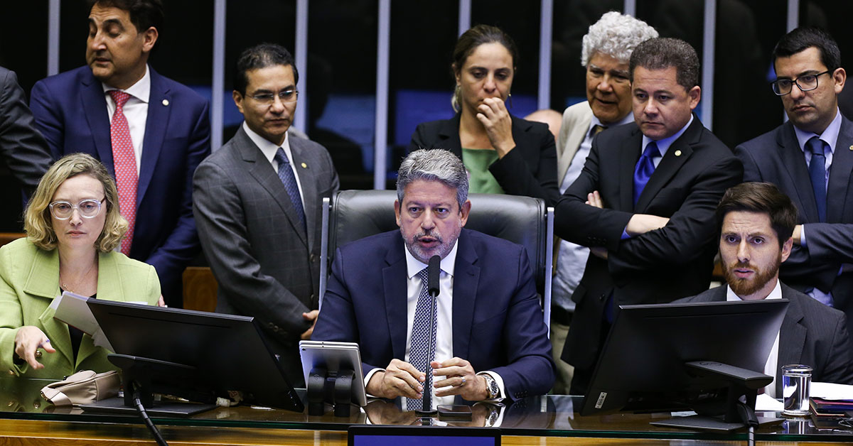 Arthur Lira adia a votação do PL das Fake News