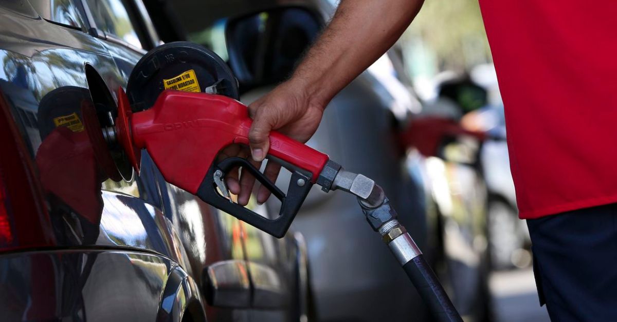 Preço da gasolina cai mais R$ 0,20 por litro nas bombas