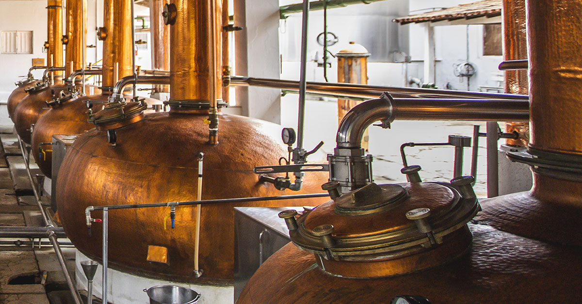 Minas Gerais se destaca na produção de cachaça de alambique