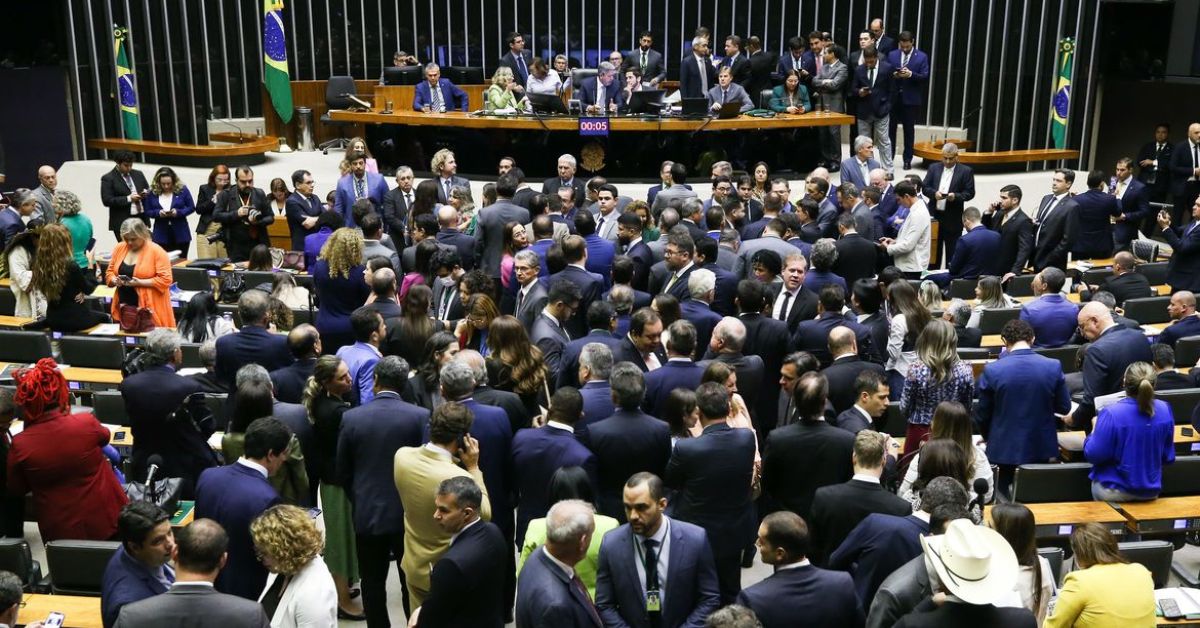 Câmara suspende trechos de decretos de Lula sobre saneamento