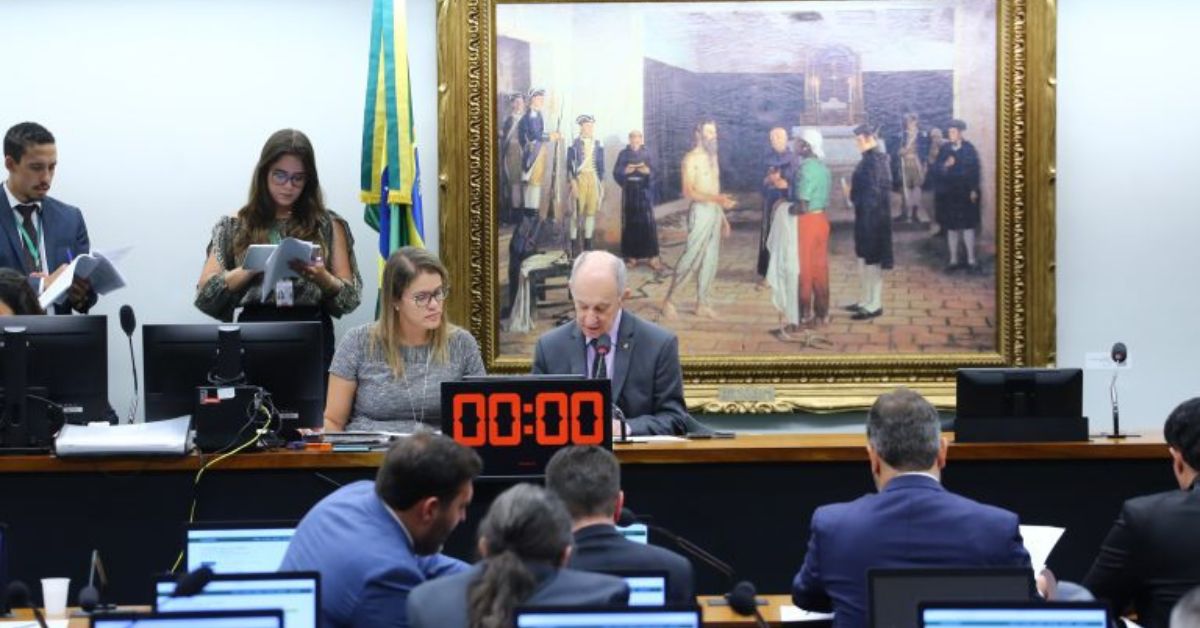 Anistia a partidos políticos passa na CCJ
