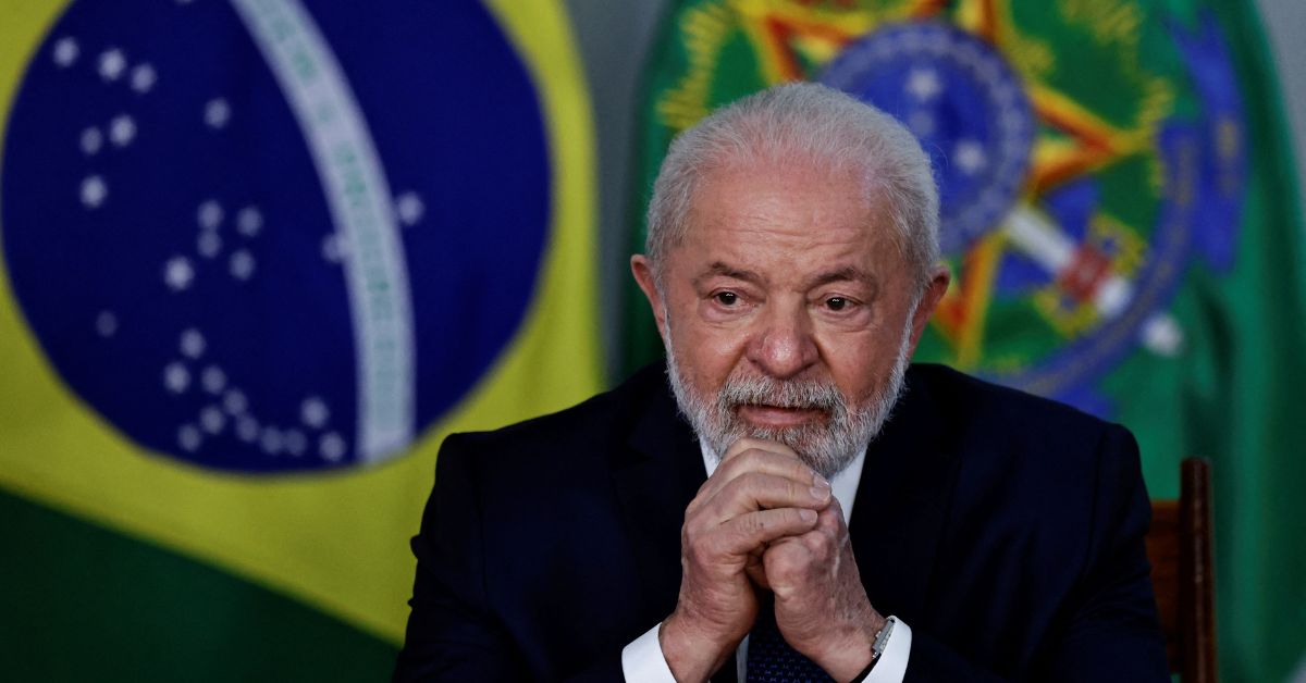 Lula recusa convite para ir à Rússia, mas diz que segue disposto a discutir paz