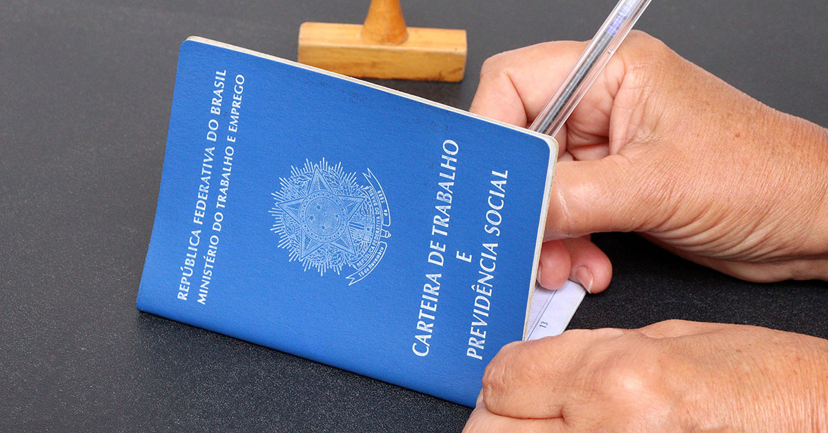 Desemprego recua a 6,1% no Brasil e renova mínima da série histórica