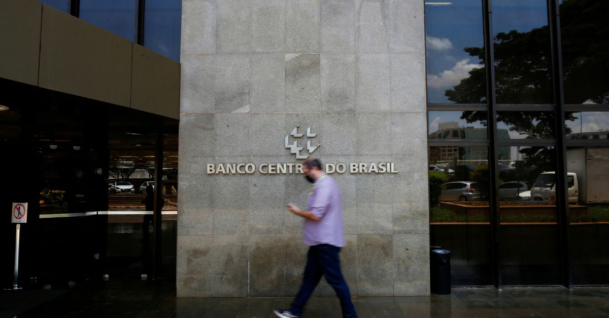 Bancos foram mais restritivos na aprovação de crédito ao longo de 2022, em linha com alta da Selic, diz BC