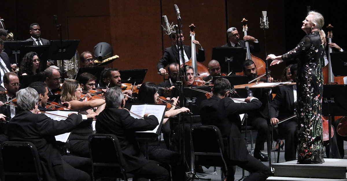 Orquestra Sinfônica faz concerto com Eliane Coelho em BH