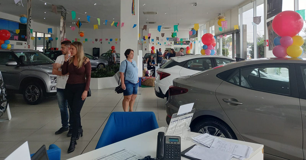 Concessionárias da RMBH registram fluxo até 80% maior