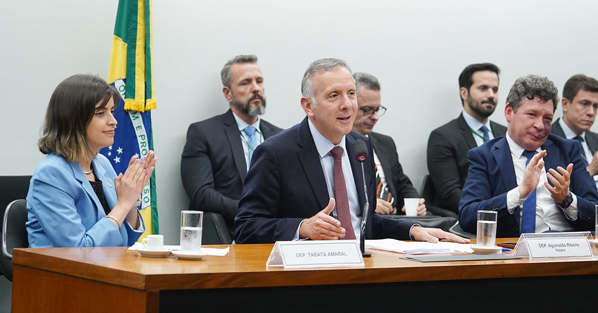 Relator apresenta projeto na Câmara