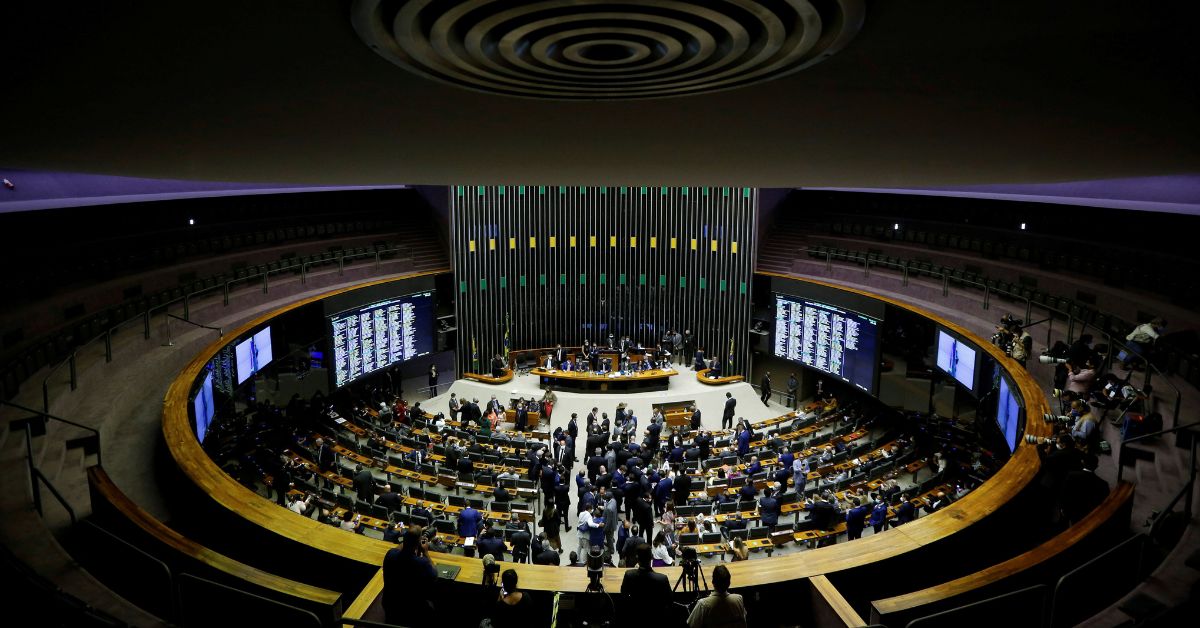 Câmara conclui votação da PEC do corte de gastos com desidratações